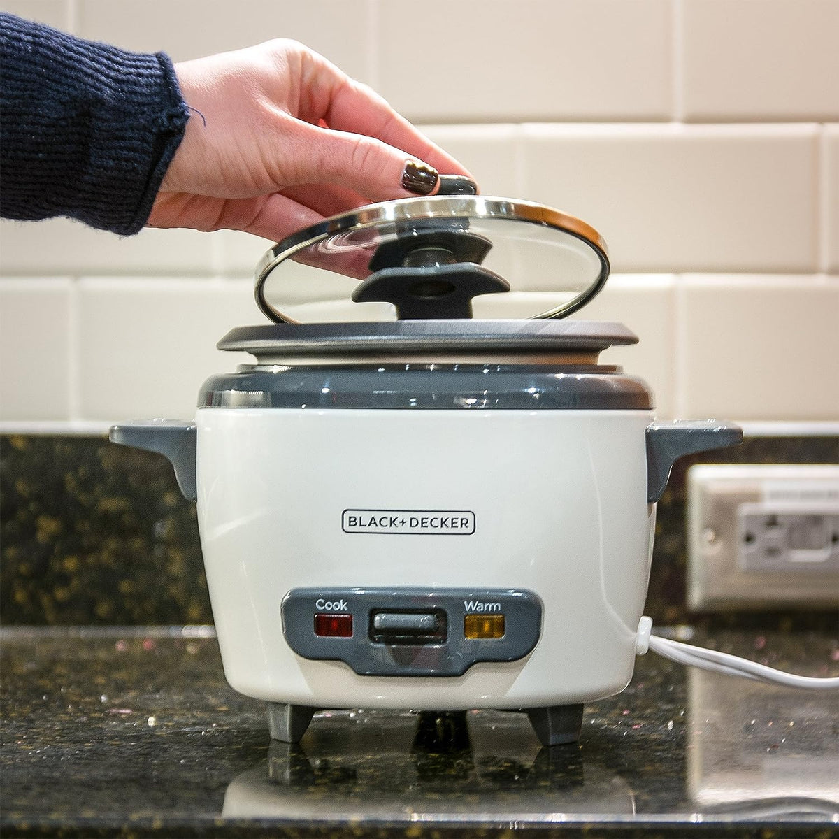 BLACK+DECKER Rice Cooker 3 Cups Cooked (1.5 Cups Uncooked) with Steaming Basket, Removable Non-Stick Bowl, White