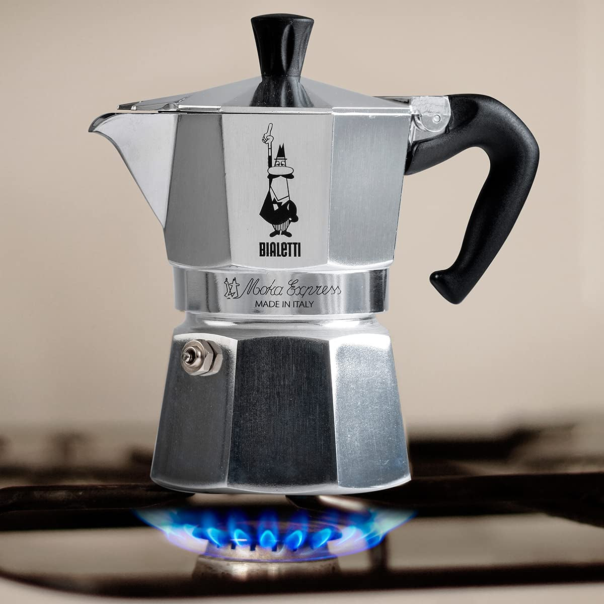 - Moka Express: Iconic Stovetop Espresso Maker, Makes Real Italian Coffee, Moka Pot 3 Cups (4.3 Oz - 130 Ml), Aluminium, Silver
