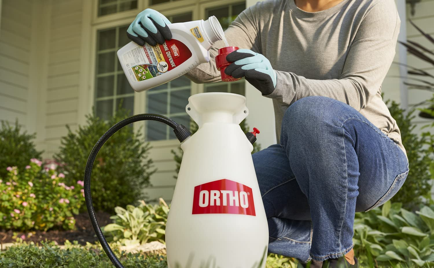 Ortho Home Defense Insect Killer for Indoor & Perimeter Concentrate: Makes 4 Gallons, Odor Free, Dries Fast, 32 Fl. Oz.