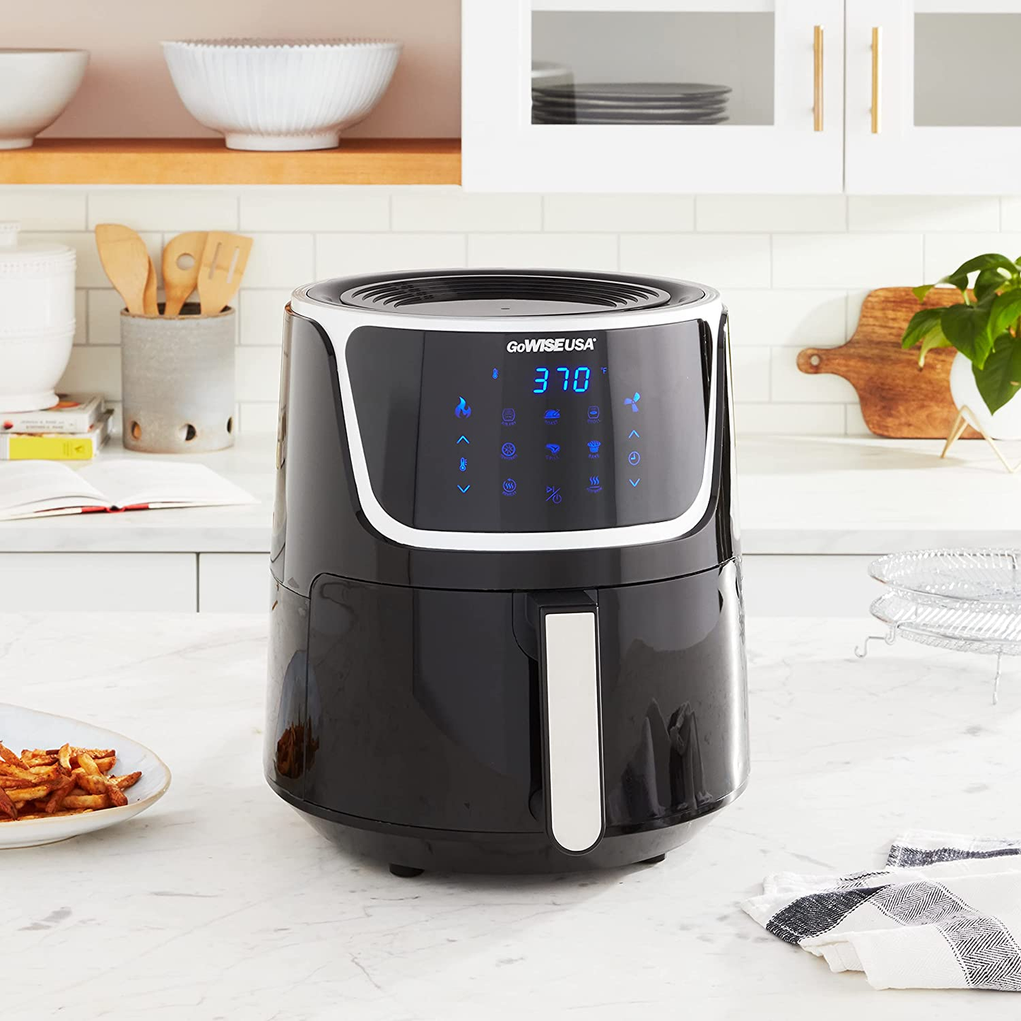GW22956 7-Quart Electric Air Fryer with Dehydrator & 3 Stackable Racks, Led Digital Touchscreen with 8 Functions + Recipes, 7.0-Qt, Black/Silver